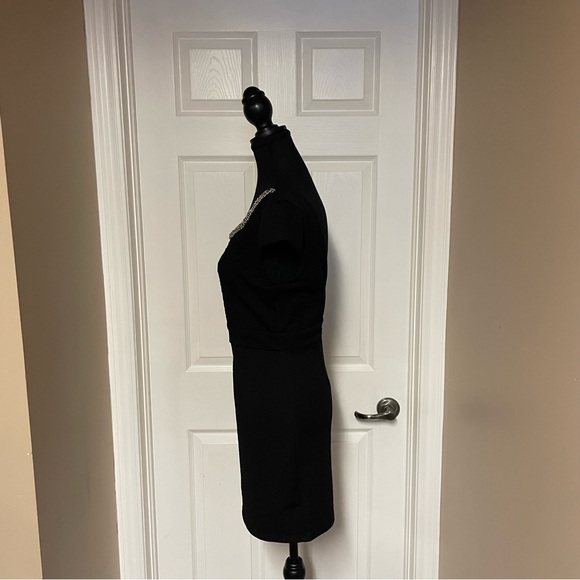 Women’s dress - Picture 2 of 9